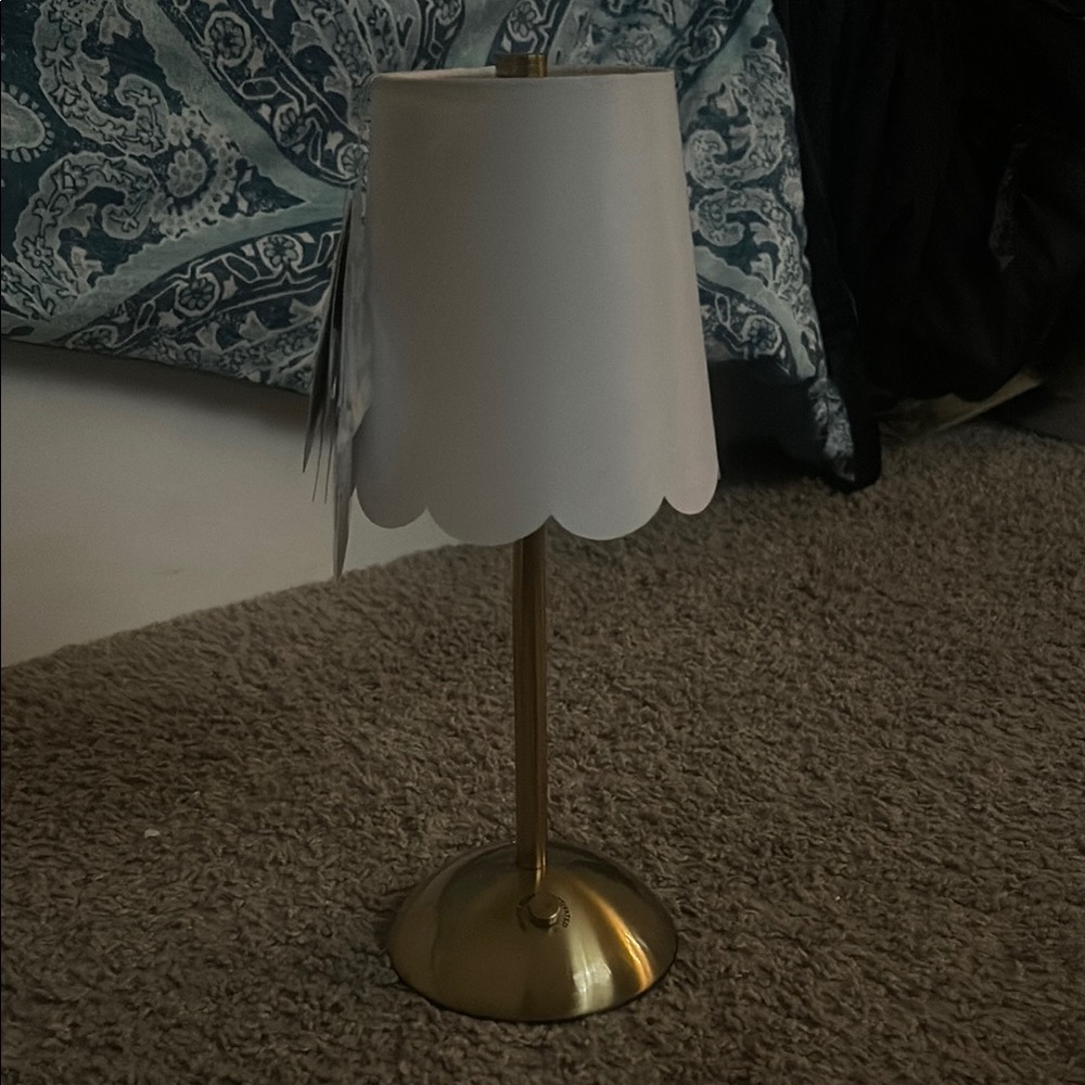 Elegant White and Gold Table Lamp - Picture 1 of 2